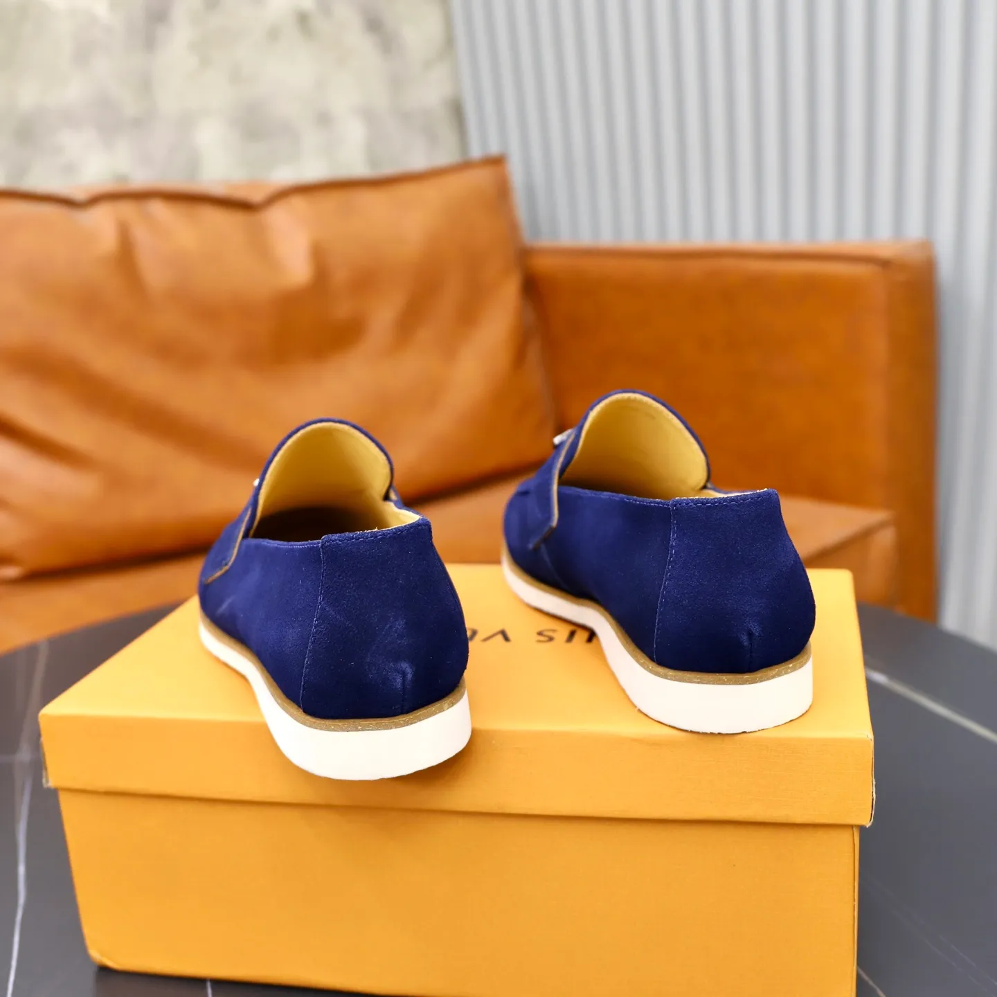 Ex-factory price: 442💰🙅‍♂️🙅‍♂️🙅‍♂️ Brand: LV Louis Vuitton Standard code: 38-44 (45 customized) Grade: Same as the official website Material: Original cow suede material stitching Comfortable and breathable cowhide lining Lightweight wear-resistant foam outsole Style category: Men's fashionable casual shoes Running sports shoes Distinguished luxury brand elements Top luxury color: actual picture color
